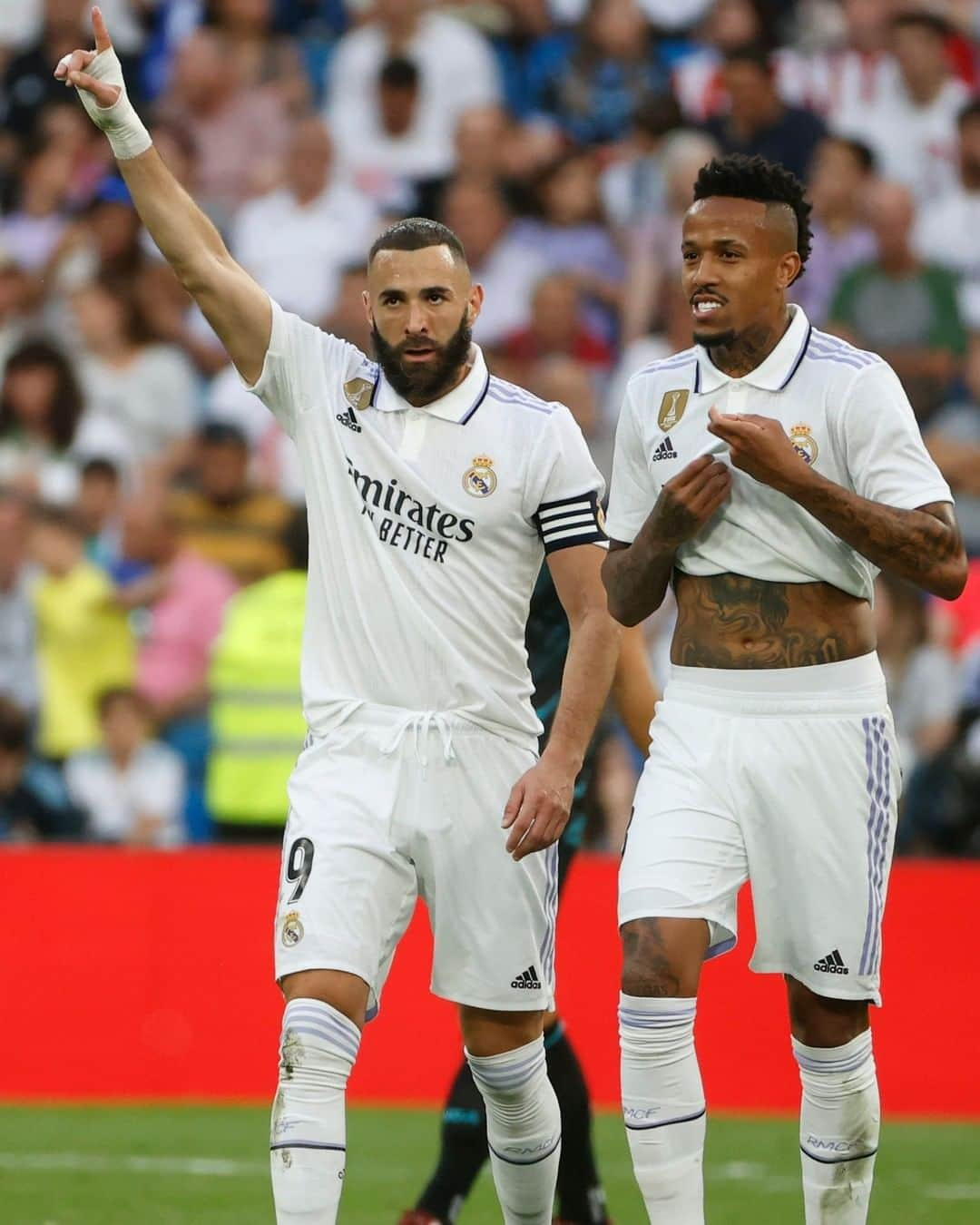 LFPさんのインスタグラム写真 - (LFPInstagram)「The finger that leads the way ☝🌟  #RealMadrid #Benzema #RealMadridAlmería #LaLigaSantander」5月1日 23時00分 - laliga