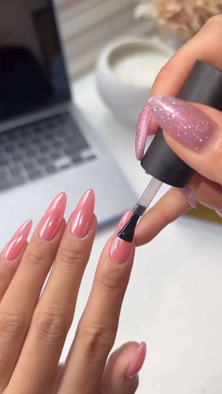 SHEINのインスタグラム：「Pink perfection inspo? @vivianmariewong absolutely nailed it 💅😍  🔗:https://shein.shop/6igovhk  #SHEINinspo」