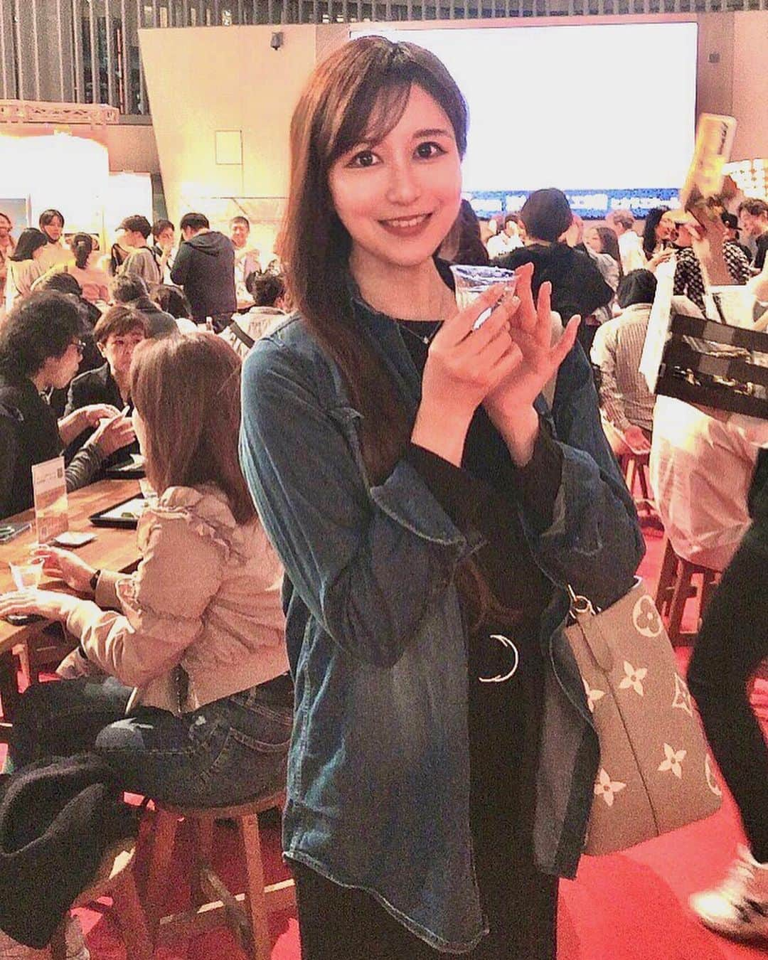 福田友理子さんのインスタグラム写真 - (福田友理子Instagram)「* * 先日、六本木ヒルズアリーナで開催されていた、日本酒のイベント『CRAFT SAKE WEEK2023』 @craftsakeweek に、 アナウンサー友達で、発酵マイスターの資格も持つ、ひとみん @hitomihappygirl1026 と行ってきました🍶🫶 * このイベントは、日本酒の魅力や文化を国内外に発信するプロジェクトで、 * 厳選された酒蔵と、ミシュランを獲得しているレストランが集結し、1週間に渡って日本の食文化を体験できます☺️ * 会場は大賑わい🙌 * 今回、私は、群馬県の流輝と、 山口県の天美、秋田県の雪の茅舎をいただきました🍶✨ * どれもとっても美味しかった☺️ * 実は、2020年に高輪ゲートウェイで開催された『CRAFT SAKE WEEK』では、MissSAKEとして、イベントに出演させていただいたのですが、とても懐かしかったです🤍（写真最後） * また来年も行きたいな✨🍶 * * * #craftsakeweek #craftsakeweek2023 #sake #日本酒 #酒蔵 #六本木ヒルズ  #japan #misssake」5月1日 22時55分 - yuriko.fu