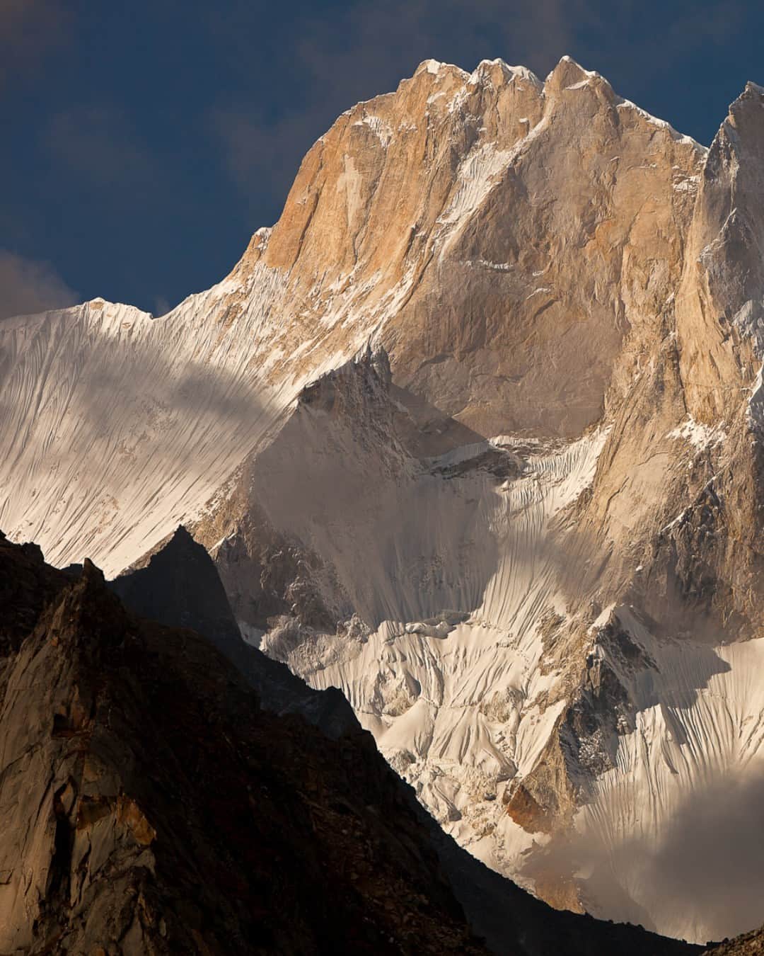 ジミー・チンのインスタグラム：「The climbing history of the Shark's Fin - the central summit of Meru Peak in India's Garhwal Himalaya - is a chronicle of failure. Before @conrad_anker @renan_ozturk and I arrived to try the Fin in 2008, at least 20 expeditions had already attempted it. Each team had underestimated Meru's spectacular difficulties: alpine climbing on the lower half, an overhanging big wall above it, and hard mixed climbing all the way to its 20,702-foot summit.  Prints available at the link in bio.」