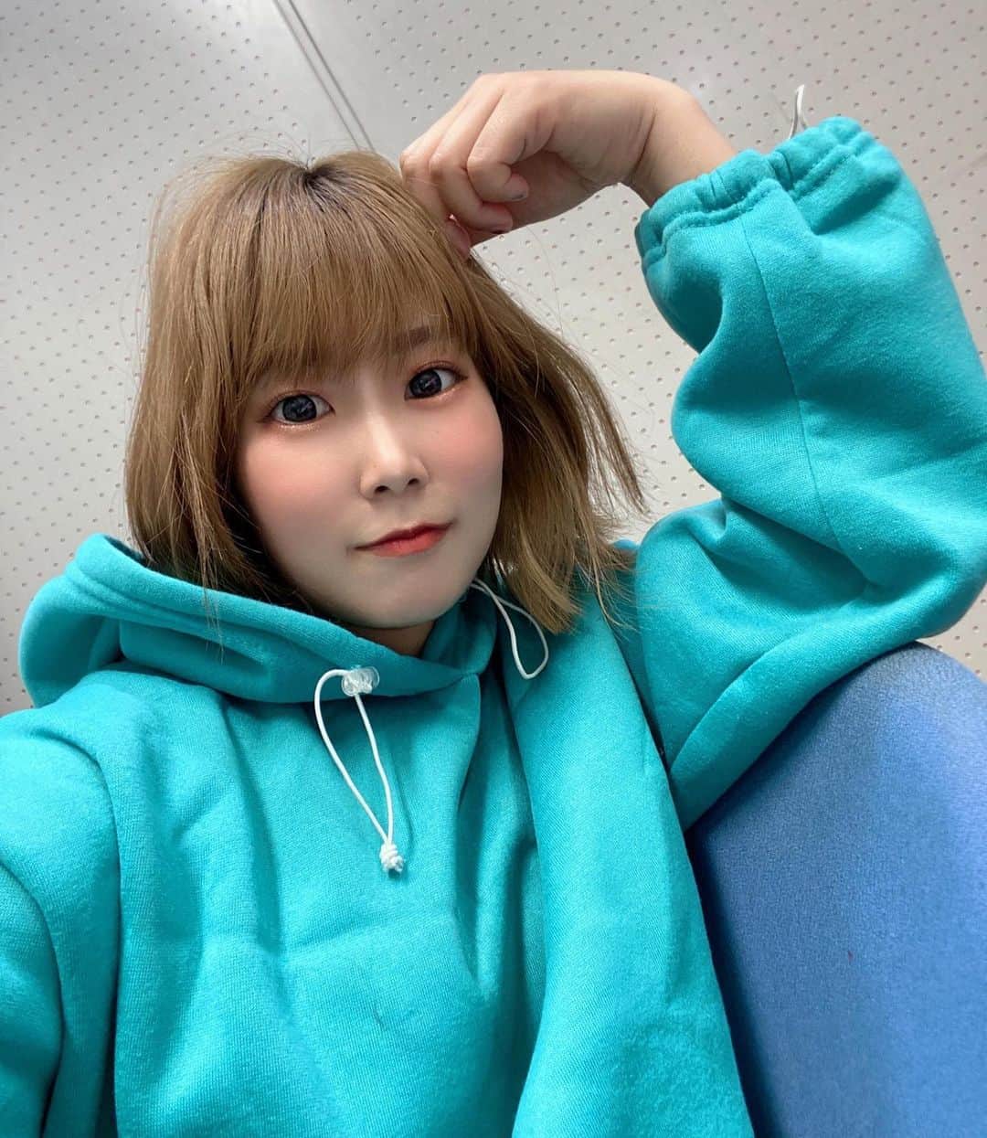 のインスタグラム：「今日から5月🩵‪5月もよろしくねっ¨̮⃝」