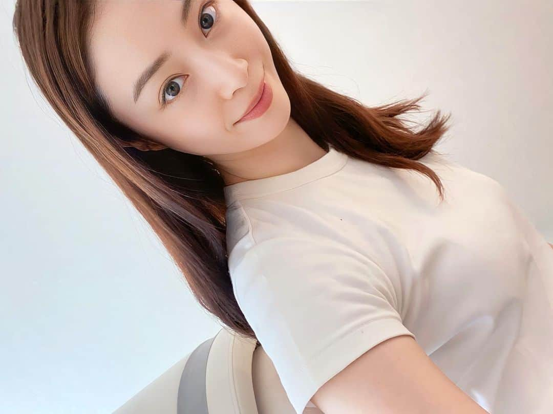 白田久子のインスタグラム：「高知美容通信💁🏻‍♀️ 定期的に通ってる「リボーンプラス」さん 久子コースがスマーティ➕EMSフェイシャル ・ 遠赤外線のドームに入ってしっかり発汗しながら同時にEMSでフェイシャルケア。このセットで最近顔小さくなった？って何度も言われる🤣たるみ、くすみも無くなって撮影前こっそり通ってます㊙️本当はあまり教えたくない…(笑)温活は年中続けてる美容法です。 ・ また高知美容通信🤍不定期にアップしますね😘 #高知美容通信 #リボーンプラス #スマーティ #温活 #高知子育て #年子ママ」