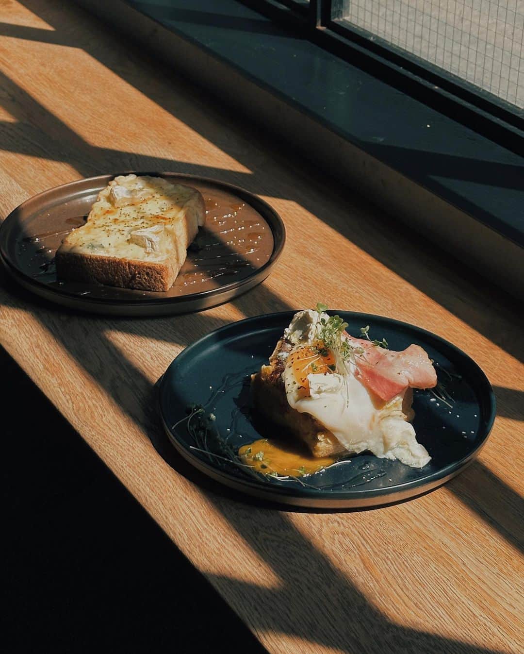 徐琁さんのインスタグラム写真 - (徐琁Instagram)「超喜歡的店 蜂蜜乳酪麵包跟法式吐司都好好吃啦!!!! 如果我住在京都ㄧ定會常常去😂💕 店員有夠暖心還寫了留言在紙巾上被暖到了💕🥹🫶🏻  #cosinkyoto🌸」5月1日 17時45分 - cos55555