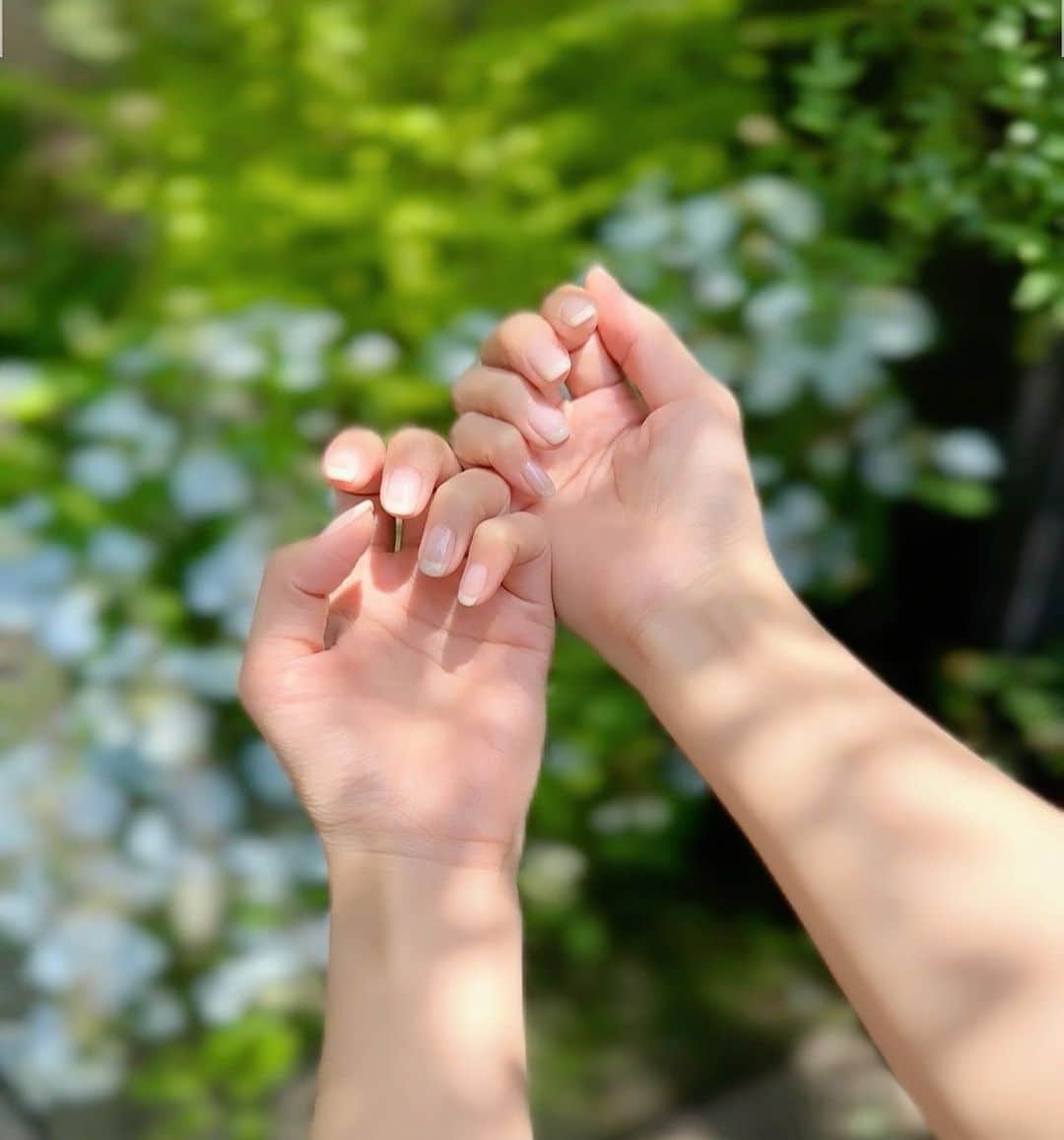 のインスタグラム：「なんだかんだ夫ウケの良いフレンチネイル🤍  . #nails #ネイル」