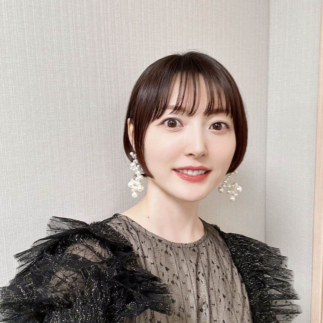 のインスタグラム：「. 楽しみにしていた5月がやってきました☺️🌸 5月12日に『劇場版 PSYCHO-PASS サイコパス PROVIDENCE』が公開！面白いので必ず観てください！！！ そして5月20日にライブ『HANAZAWA KANA Live 2023“Not As Dramatic As…”supported by 明治』開催😊🌷久々の声出し解禁ライブ、みんなで盛り上がれる内容になってます！！！ #pp_anime  #pp_10th #ドラマチックライブ」