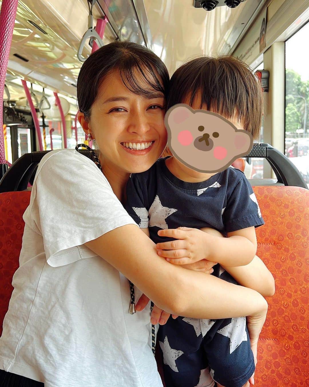 鈴木ちなみのインスタグラム：「👍🏻✨🥟  この前家族でバスに乗って チャイナタウンへお出かけ🐼🚌 お気に入りの点心のお店でランチしたり 楽しい時間でした💕  子どもも一緒に食べられるものが増えてきて 外食も以前より気軽になった気がする🫢🍙  帰りにパンを買って帰ったんだけど カヤジャムパンを選んでしまう辺り シンガポールに馴染んできているように感じた🌿」