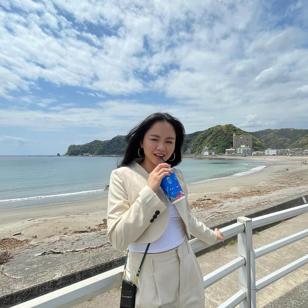 遥海のインスタグラム：「Hello, May💃  "You are enough just as you are." - Meghan Markle」