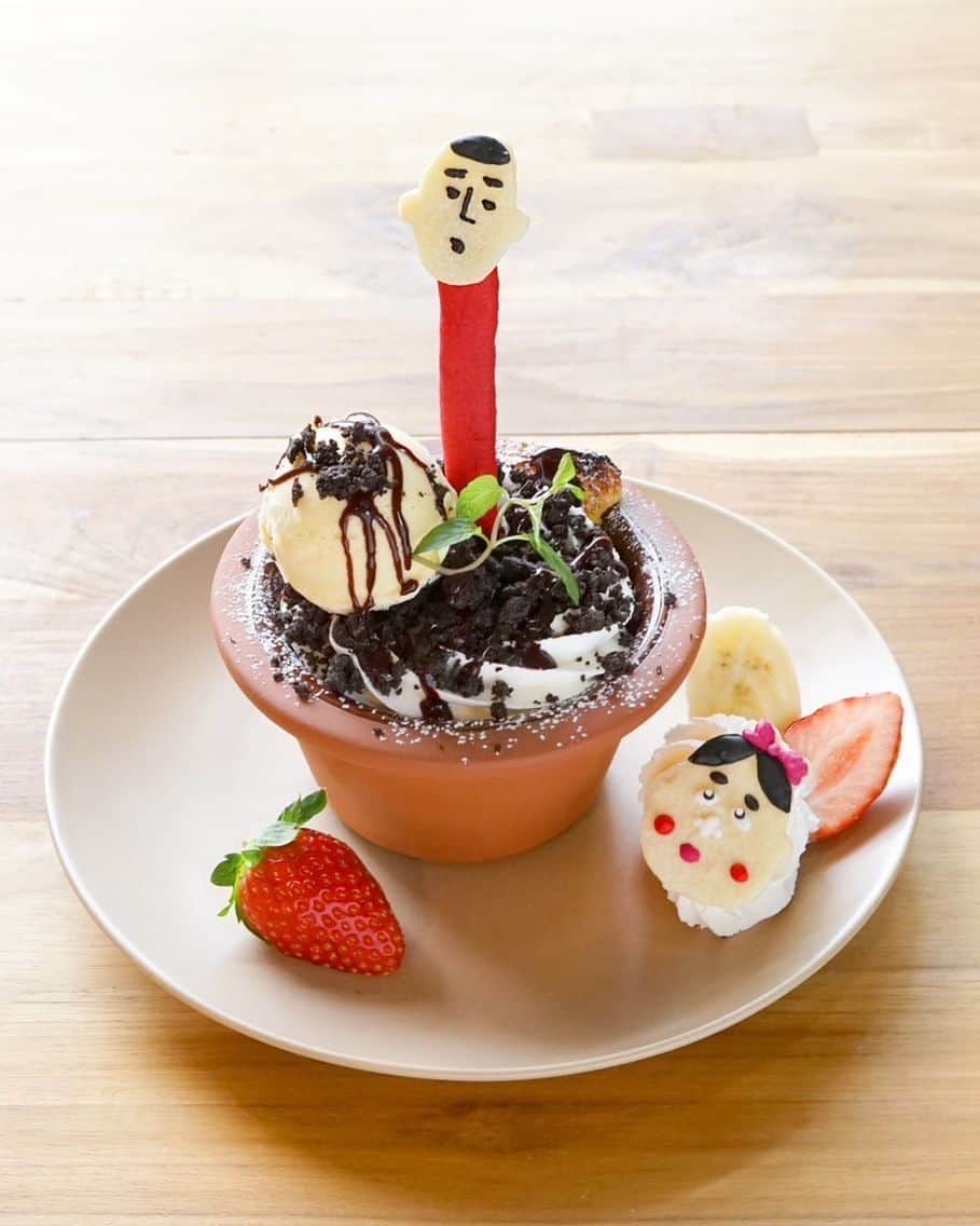 吉祥寺PARCOのインスタグラム：「COJI-COJI × Sunday Brunch 4/28に新メニューが登場しました！  🍪おかめちゃんの問答えんぴつ　フレンチトースト おかめちゃんが飼育した問答えんぴつがフレンチトーストになりました！ クッキー&クリームのフレンチトーストにチョコソースとアイスクリーム、 苺とバナナを添えて。ドリンク付き。  🍋コジコジ&おたんこなすのクリームソーダ 爽やかなお色のソーダはレモン味！ 混ぜるとナス色になる不思議なクリームソーダ♪ おたんこナスとコジコジのキュートなクッキーをトッピング。  🍈コジコジのフルーツクリームソーダ コジコジのキュートなクッキーと フルーツたっぷりのメロンクリームソーダ♪  ご予約はストーリーズアーカイブからアクセス꒰(๑´•.̫ • `๑)꒱  @marucoji_cafe #コジコジカフェ #コジコジ #さくらももこ #cojicoji #クリームソーダ #フレンチトースト #フルーツ #吉祥寺カフェ #吉祥寺グルメ #吉祥寺parco #吉祥寺パルコ」