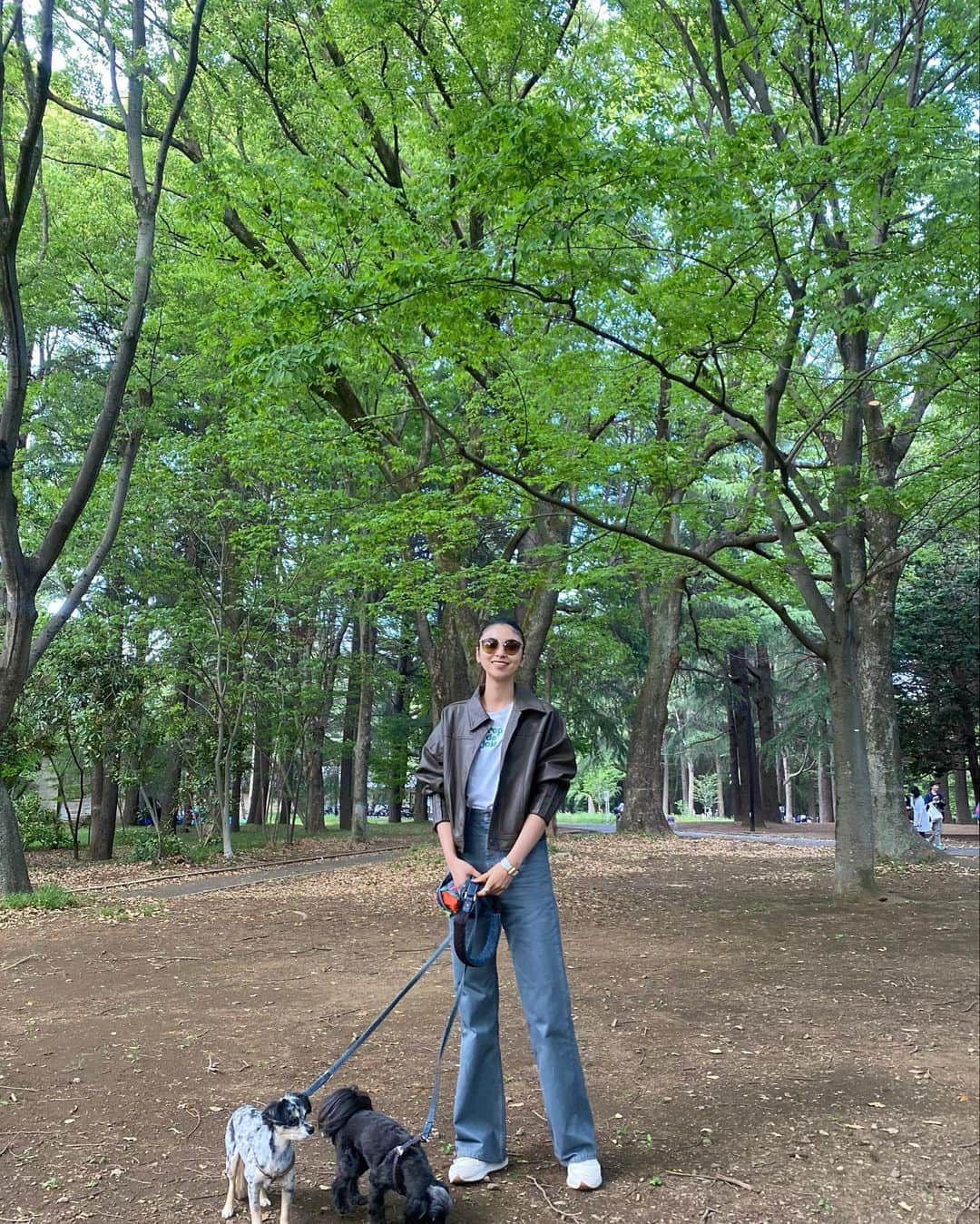 石井エミリーさんのインスタグラム写真 - (石井エミリーInstagram)「🐕‍🦺🦮🐾🤍  jacket @glamlipsofficial  tops @resexxy_official  pants @vequm_official  sneakers @newbalance  sanglasses @rayban   #今日のコーデ#コーデ#コーディネート#春コーデ#ZARA#codinate#outfit#outfitoftheday#ootd#style#springoutifit#springstyle#오늘의코디#스타일#스타일링#모델#모델촬영」5月1日 18時00分 - _emilyishii_