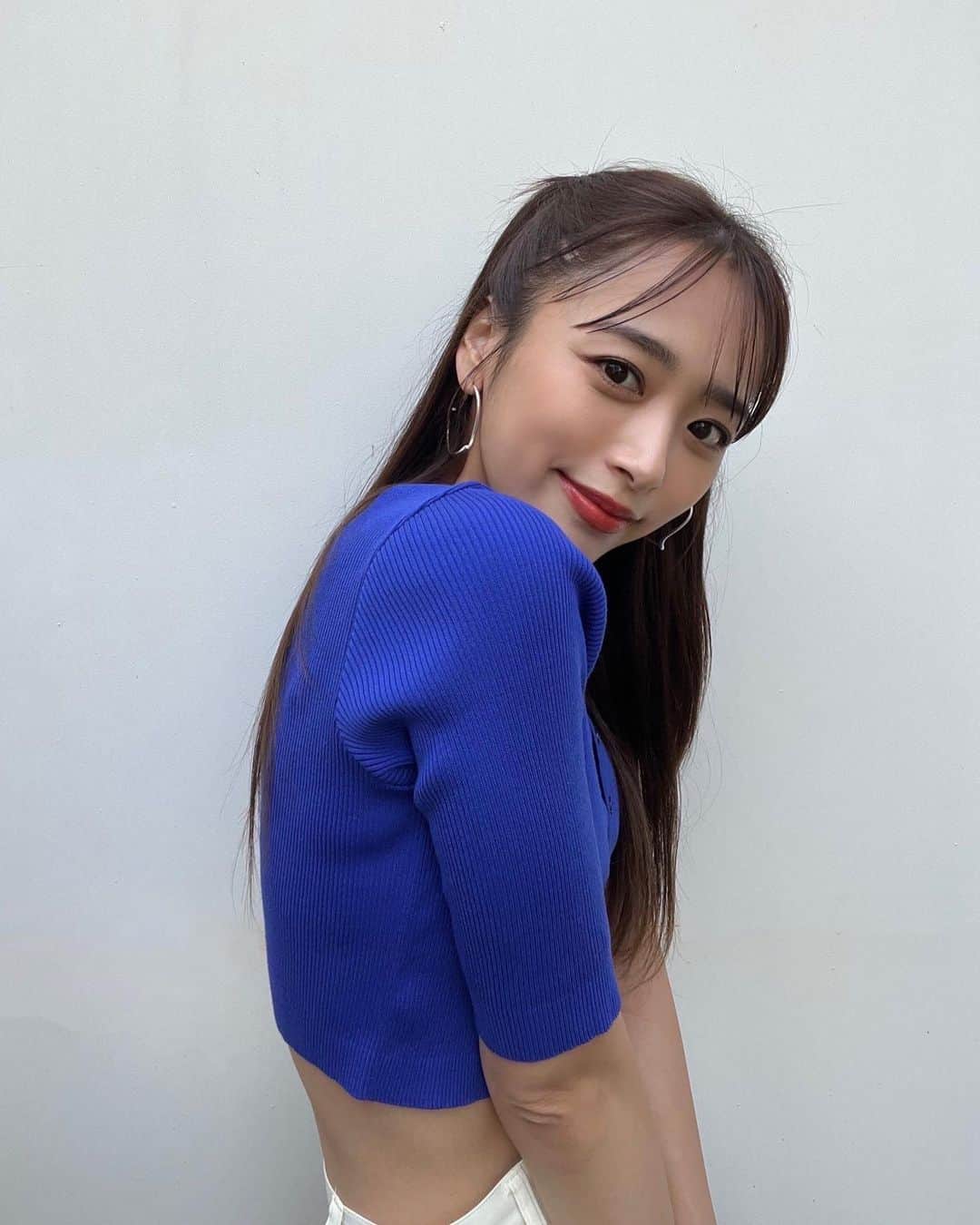 近藤千尋のインスタグラム：「お疲れ様でした〜🫶🏻💁‍♀️  今日のメイク💄はこんなかんじでした！  今日発売の #SHISEIDO さんの #テクノサテンジェルリップ😍  全20色あるんですが 私のお気に入りはこの4色💄  419 Heat Map・414 Upload 404 Data Steam・402 Chatbot です💖  なめらかでしっとりとしたつけ心地で 仕事もプライベートもお世話になります🍊  #自由なくちびる  #資生堂   @shiseido_japan」