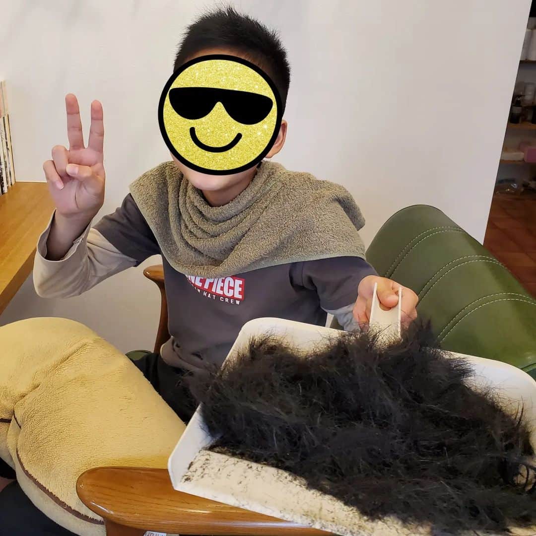 水野友貴さんのインスタグラム写真 - (水野友貴Instagram)「双子の甥と姪と私。３人まとめて「よつ葉」にてヘアカットしてもらいました✂️ ３人とも素敵になりました✨ すごい髪の毛の量😅若いって素晴らしい。 いつもありがとう😉👍️🎶  #hairandrelaxationよつ葉  #我孫子の美容室  #我孫子の美容院」5月1日 18時18分 - mizunoyuuki