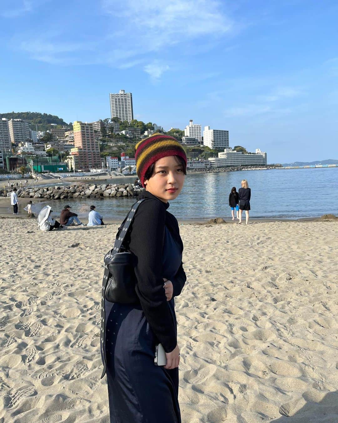 真雪さんのインスタグラム写真 - (真雪Instagram)「熱海満喫 念願スコット🍛 おいしすぎる洋食。ハンバーグ最高。 フルーツサンドも買ったので後で食べる 海1時間くらい眺めていた。満喫、満喫。🫶🫶🫶🫶🫶  ニット帽かわいいやろ〜」5月1日 18時29分 - fujitamayuki__
