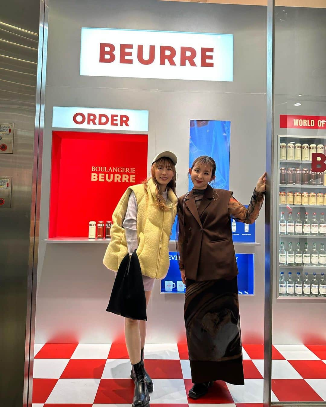 柴小聖さんのインスタグラム写真 - (柴小聖Instagram)「@beurre_tokyo  @beurre_seoul   바로 시부야 팝앞 스토아가 시작했어요〜♪ 〜5월 7일 시부야 파르코1F  先日一足お先に…✨  韓国でも大人気でなかなか飲めないんだよぉ！  普段ビール飲まないけど バニラとかヘーゼルナッツとか 香りがすごくよくて 美味しく頂けました😳✨  コーラとかチャミスルもあって パケ買い必須の感じだった♡  可愛い…❤️  맥주를 마실 수 있게 됐어용❤️  5/7まで @parco_shibuya_official さんの1階でPOPＵＰしてるよん♪  #beurre #beer  #ブーランジェリー  #맥주 #데일리 #팔로우 #좋아요 #먹스타 #일본」5月1日 18時24分 - konona.official