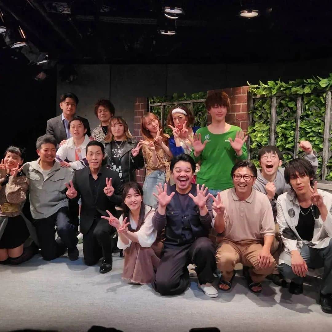 須田拓也さんのインスタグラム写真 - (須田拓也Instagram)「葛飾ナンバー⁡ ⁡無事に全公演終了しました⁡ ⁡ご観劇頂きました皆様⁡ ⁡ありがとうございました⁡ ⁡めーっちゃくちゃ楽しくて⁡ ⁡めーっちゃくち素敵な座組でした⁡ ⁡みんな、それぞれ個性的で⁡ ⁡1人1人がスポットの当たるストーリーで⁡ ⁡演じていても楽しいお話でした⁡ ⁡ありがとうございました⁡ また、近々⁡ ⁡舞台でお会いしましょう⁡ ⁡次は5月28日に⁡ ⁡月刊パップコーン⁡ ⁡やりますので⁡ ⁡お笑いの方も観に来てくださいませ⁡ ⁡お待ちしております⁡ ⁡#葛飾ナンバー⁡ ⁡#下北沢⁡ ⁡#小劇場⁡ ⁡#舞台⁡ ⁡#お芝居⁡ ⁡#演劇⁡ ⁡#パップコーン⁡ ⁡#須田⁡ ⁡#たのしい」5月1日 18時38分 - takusoman