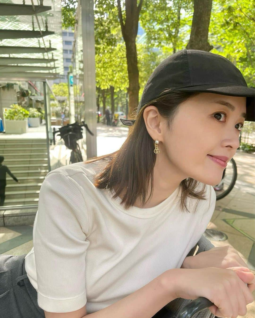 水嶋菜月のインスタグラム：「今日から5月🌿 お気に入りのバナナジュース🍹片手に日本橋を散歩。気持ち良い季節になりましたね☀️ やることがたくさんあって、おそろしいスピードで毎日が過ぎて行く🏃‍♀️💨 今月もよろしくお願いします😌」