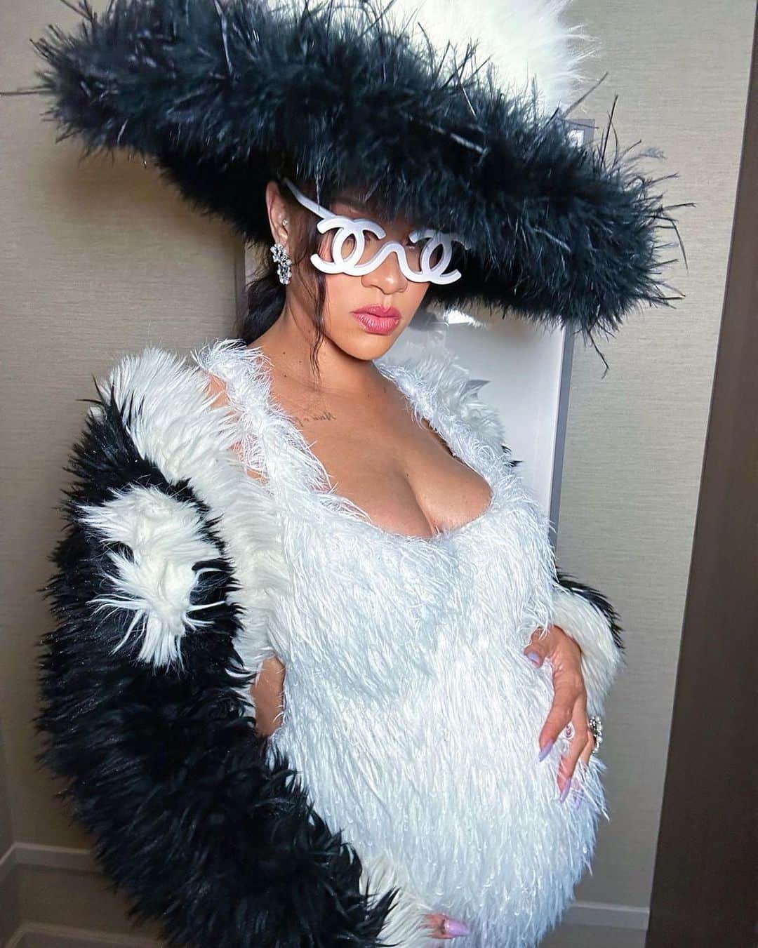 British Vogueさんのインスタグラム写真 - (British VogueInstagram)「It’s the first Monday in May, and #Rihanna is already serving up looks that are bang on theme for the #MetGala 2023. The pregnant singer and former #BritishVogue cover star started early in double C @ChanelOfficial glasses and a black and white faux-fur look from the AW94 collection, as she hit the streets of New York. Click the link in bio for more on her monochrome outfit.  Photo courtesy of @BadGalRiri.」5月1日 18時31分 - britishvogue