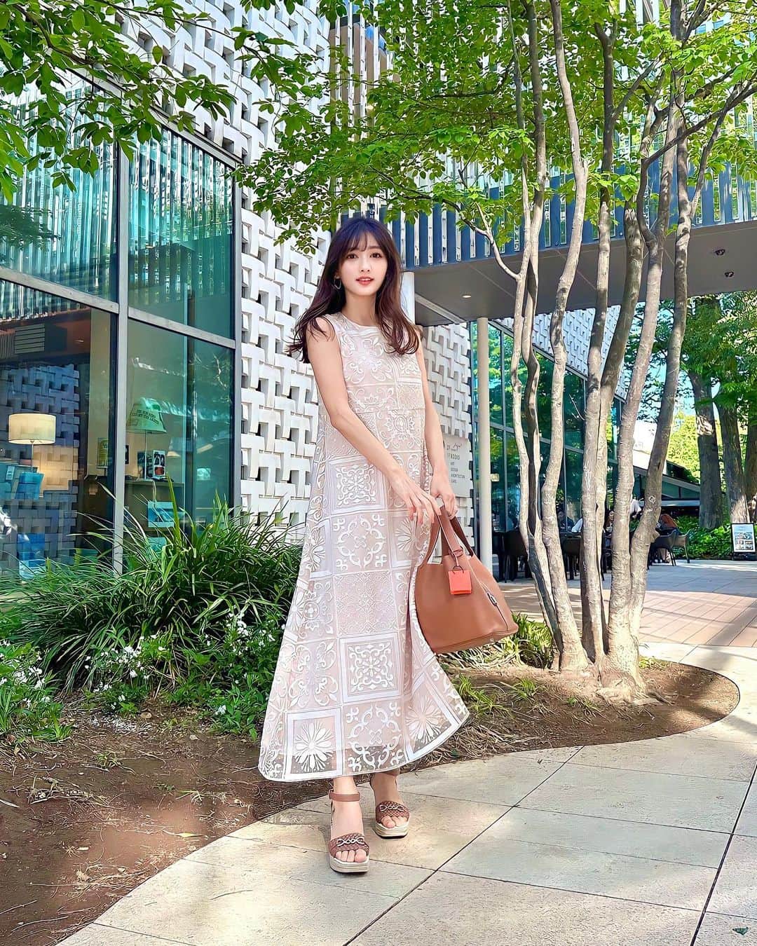 加藤瑠美のインスタグラム：「可愛すぎる刺繍🏵️🪡 グレースといえばの刺繍アイテム🤍 この夏はこちらのワンピにしました🫢 ドットのチュール地に珍しいタイル柄が施されてるの✨ タイル柄、オシャレで可愛すぎるよ…🥹 一目惚れです🪽  dress & sandals @grace_continental.div #gracecontinental  bag @hermes #hermes  #coordinate#ootd#Japanese#rubi_fashion#東京ママ#年子ママ#年子ママ#ママコーデ#ピコタン」