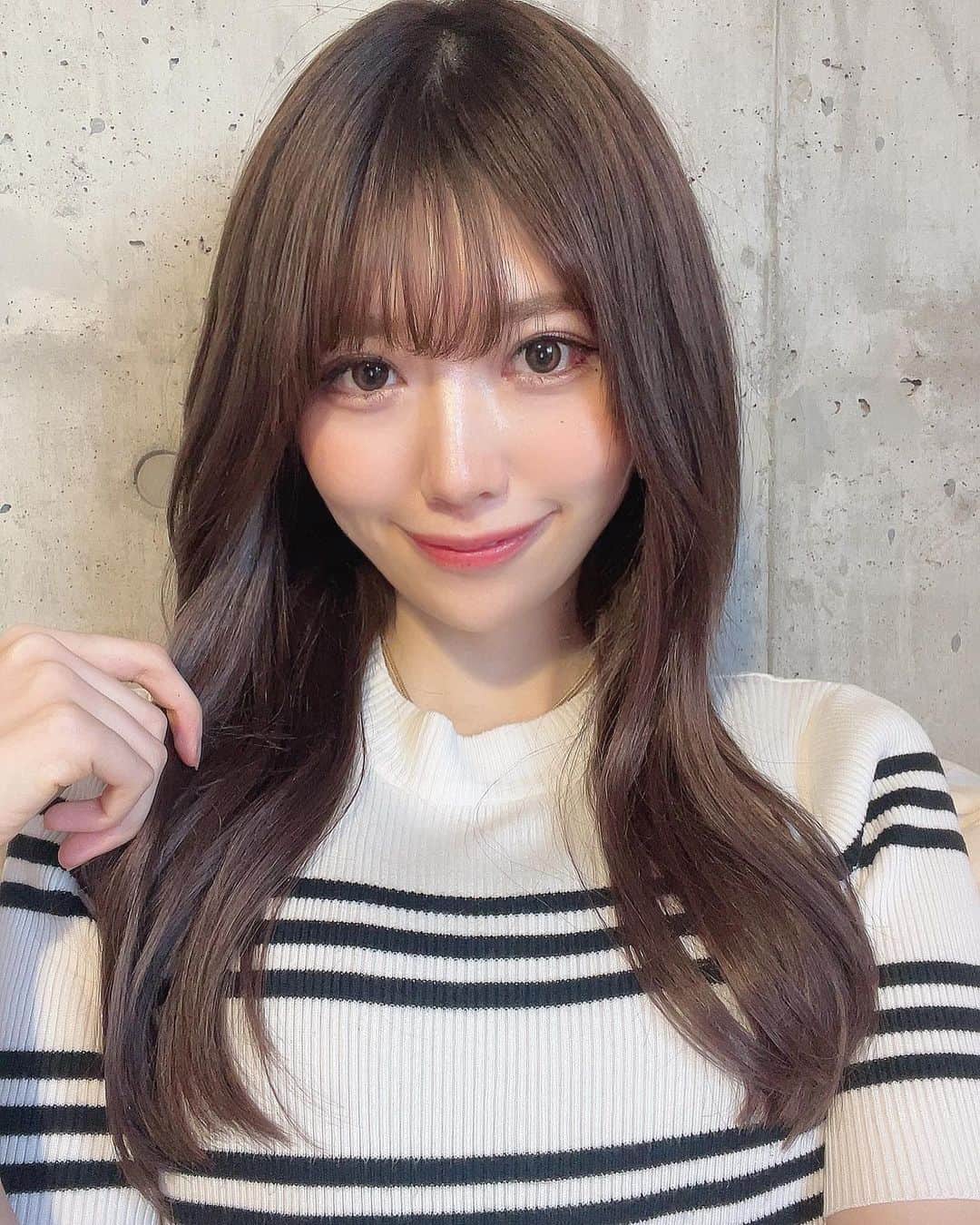 SHINTANITOUKOのインスタグラム：「エクステつけてロングヘアに なりました✌️ カラーせずに同じ色のエクステを 付けてもらってしかもめちゃ馴染んでるし天才だ😭😭 5月いっぱいまで楽しみます🫡  #ロングヘア #エクステ #韓国ヘア #韓国風ヘア #韓国風 #ヘアアレンジ #久しぶり #表参道 #logomotesando #お洒落#レースクイーン #racequeen #rq」