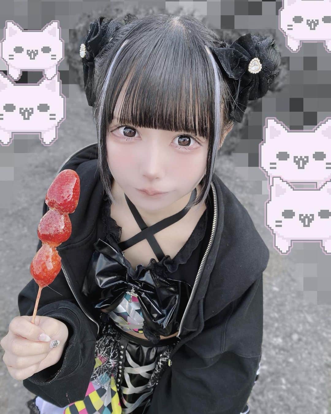 黒栖まゆきのインスタグラム：「背景の草きもくて消してみた」