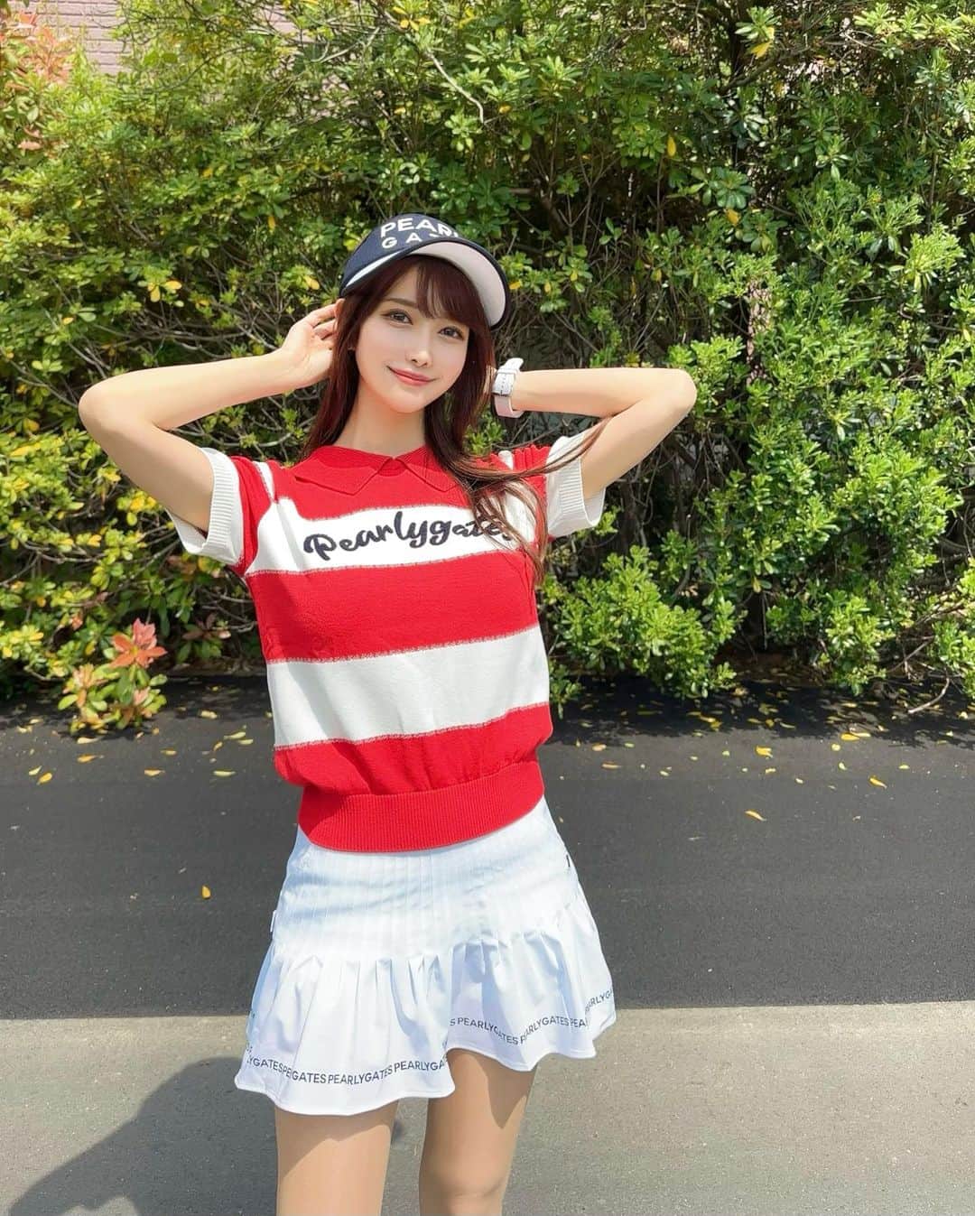のインスタグラム：「. ベスト更新したよ⛳️❣️❣️✨ . 🟢35.39-74（26putt） 初めてのゴルフ場だったから⚪️ではなくフロントからまわってみたら、70台でた〜！🥺✨ . 前半は35（11putt）の1アンダー✨ キャディさんの的確なライン読みに救われた🥺❤️ . 後半は暑かったし詰まってて リズムが少し崩れちゃったけど なんとか39（15putt）であがれたよ🙌🏻 . 前半がとっても良かっただけに、後半に少し後悔が残るけど ベスト出たから良しとしよう😆❣️❣️ . 次は⚪️からまわって70台出すぞーっ✊🏻✨ . ウェアは韓国で購入した  @pearlygates_korea のもの️❤️🤍 見えないけどセーラー襟になっててかわいいの🥺 TWICEのツウィちゃんが着用してるの見て、 かわいくて真似っこ🫶🏻❤️ . . #ゴルフ女子#ゴルフ#ゴルフウェア#ゴルフコーデ#パーリーゲイツ#パーリーゲイツコーデ#golf#golfwear#golfswing#golflife#golfaddict#golfstagram#golfclub#golfcourse#golfday#pearlygates#korea#twice#골프#골프스타그램#골프스윙#골프패션#골프웨어#진주문」