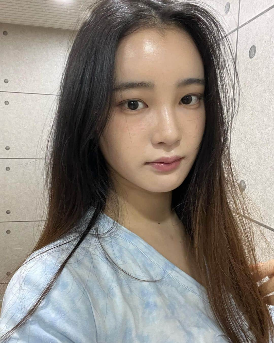 櫻井美羽さんのインスタグラム写真 - (櫻井美羽Instagram)「🦋🫧💙 바빠서 오랜만에 올리게 됐어요 미안해요ㅜ　お久しぶりになっちゃってごめんなさいㅜ」5月1日 18時47分 - beauty_feather0