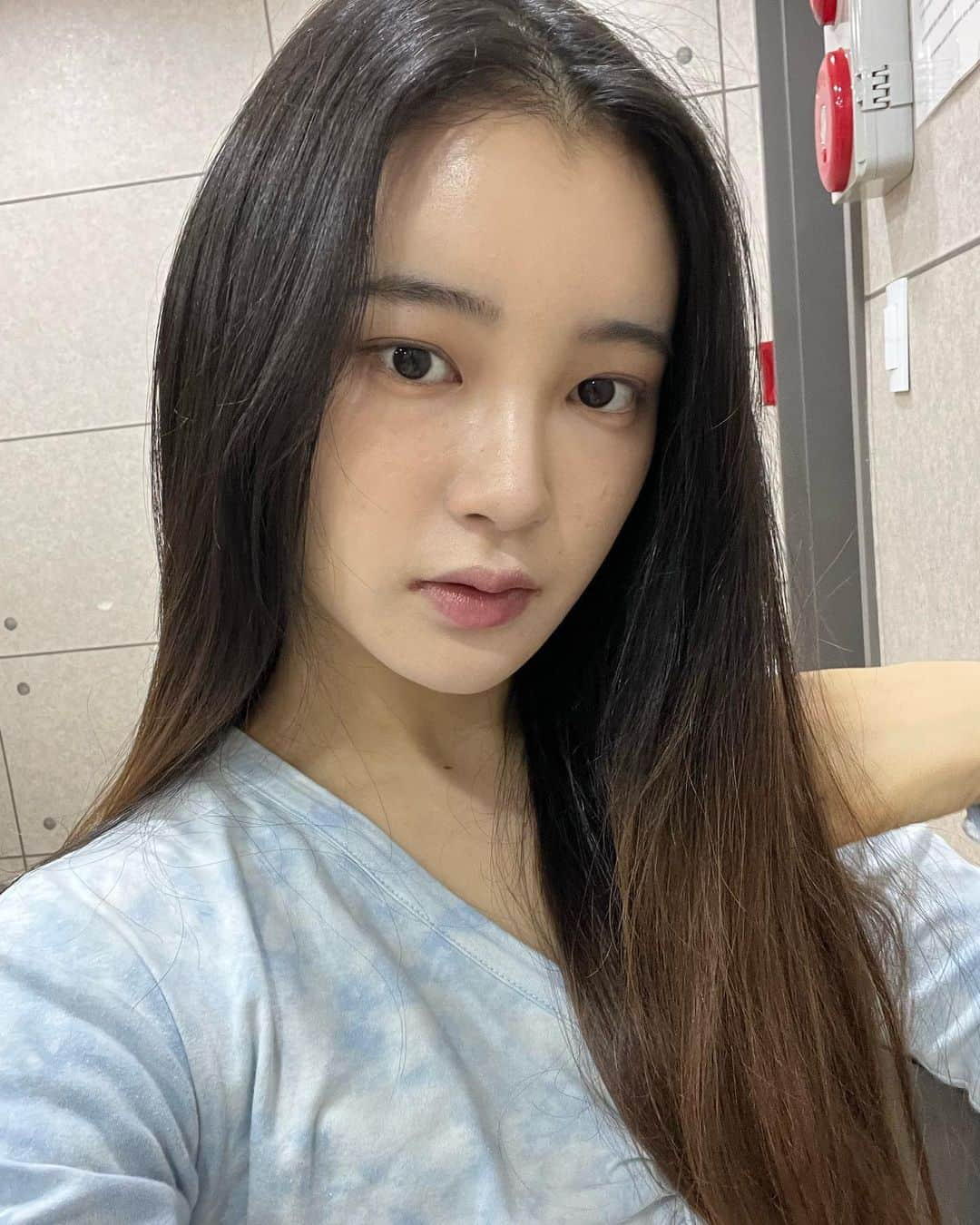 櫻井美羽のインスタグラム：「🦋🫧💙 바빠서 오랜만에 올리게 됐어요 미안해요ㅜ　お久しぶりになっちゃってごめんなさいㅜ」