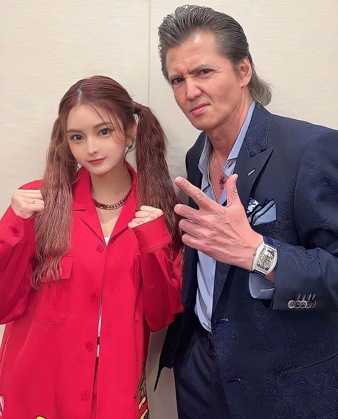 sayaのインスタグラム：「. 竹内力さんと📷✨ . RIZINでの控え室が一緒でびっくり🥹 気さくで優しい方でした🥹🫶✨ . .  #喧嘩道#喧嘩道ガールズ#ライジン #17LIVE#ライブ配信#esports#ゲーマー女子 #ティックトック#ティックトッカー#ショートヘア#ヘアアレンジ#モデル#芸能#事務所#撮影モデル#ブレイキングダウン#ブレイキングダウン8#RIZIN#朝倉未来#竹内力」