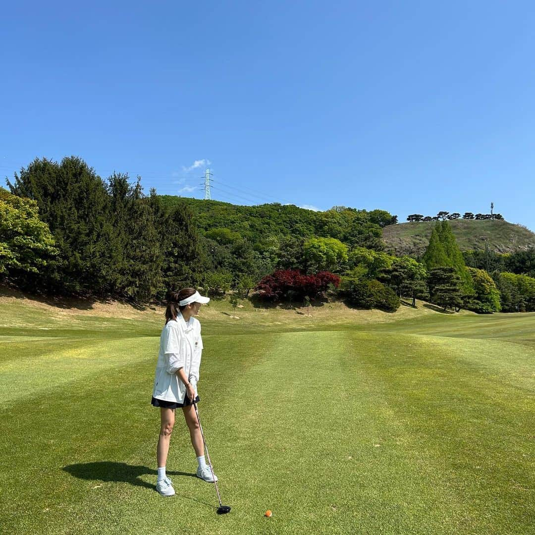 ソン・ダムビさんのインスタグラム写真 - (ソン・ダムビInstagram)「오늘도 역시 즐겁지😆❤️⛳️⛳️👫👫」5月1日 18時54分 - xodambi