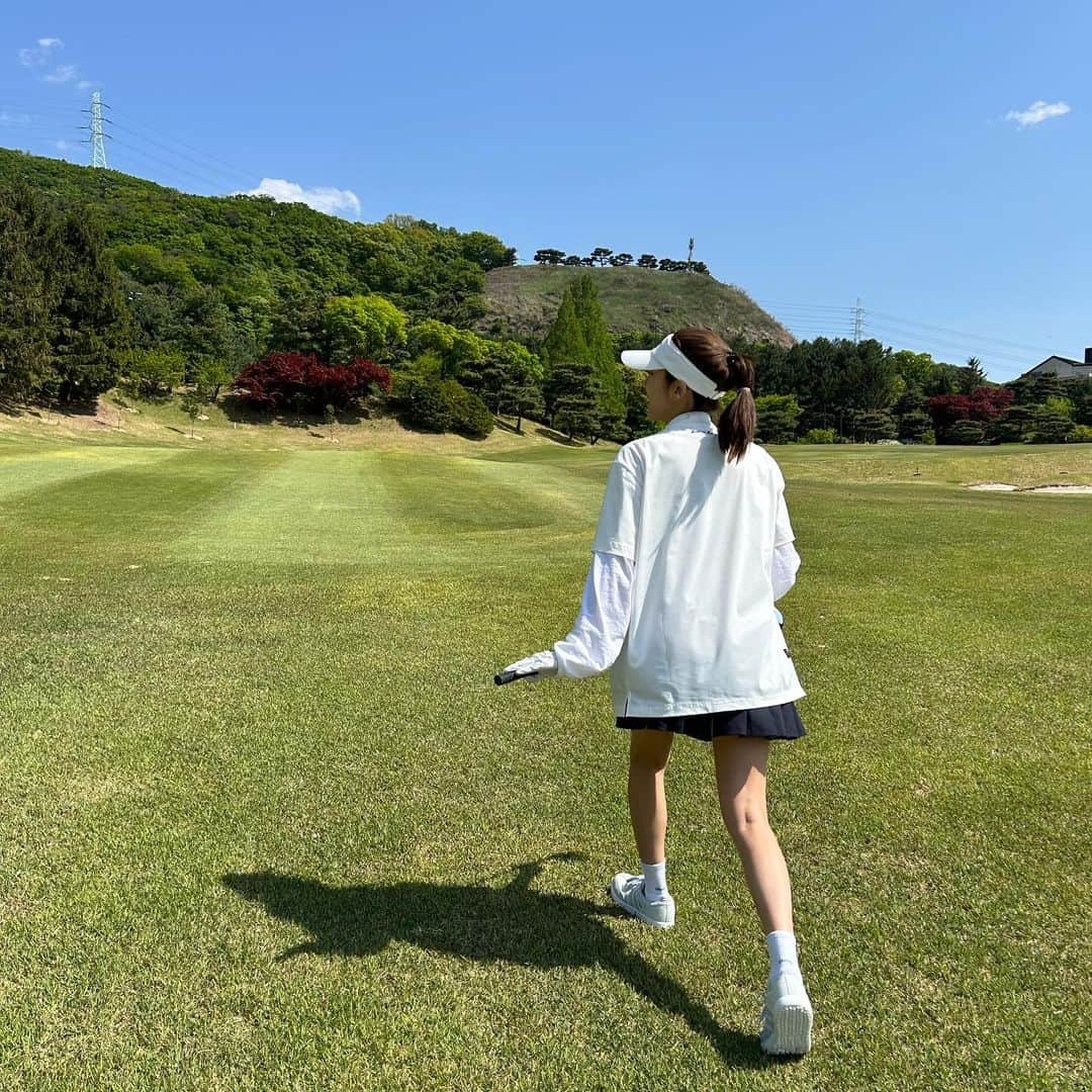 ソン・ダムビさんのインスタグラム写真 - (ソン・ダムビInstagram)「오늘도 역시 즐겁지😆❤️⛳️⛳️👫👫」5月1日 18時54分 - xodambi