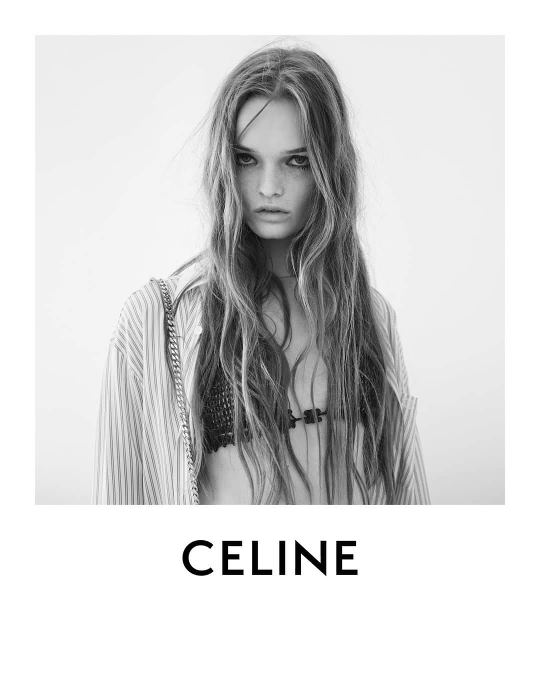 Celineさんのインスタグラム写真 - (CelineInstagram)「CELINE 16 LA COLLECTION DE SAINT-TROPEZ  WOMEN SUMMER 2023  CELINE SILK SHIRT  CELINE CROCHET BIKINI TOP  COLLECTION AVAILABLE IN STORES AND ON CELINE.COM ON APRIL 14TH  LULU @HEDISLIMANE PHOTOGRAPHY SAINT-TROPEZ OCTOBER 2022  #CELINEBYHEDISLIMANE」5月1日 19時00分 - celine