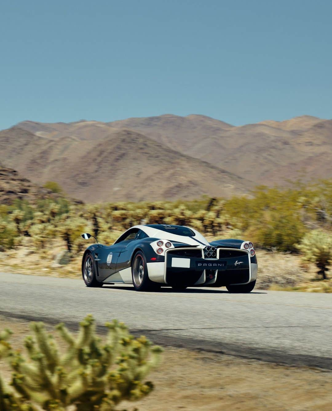 パガーニ・アウトモビリさんのインスタグラム写真 - (パガーニ・アウトモビリInstagram)「On the road again!  The thrill of taking the wheel and enjoying a real pure driving experience: our Hypercars are ready to take on new routes and new challenges.  #Pagani #PaganiRaduno」5月1日 19時01分 - paganiautomobili