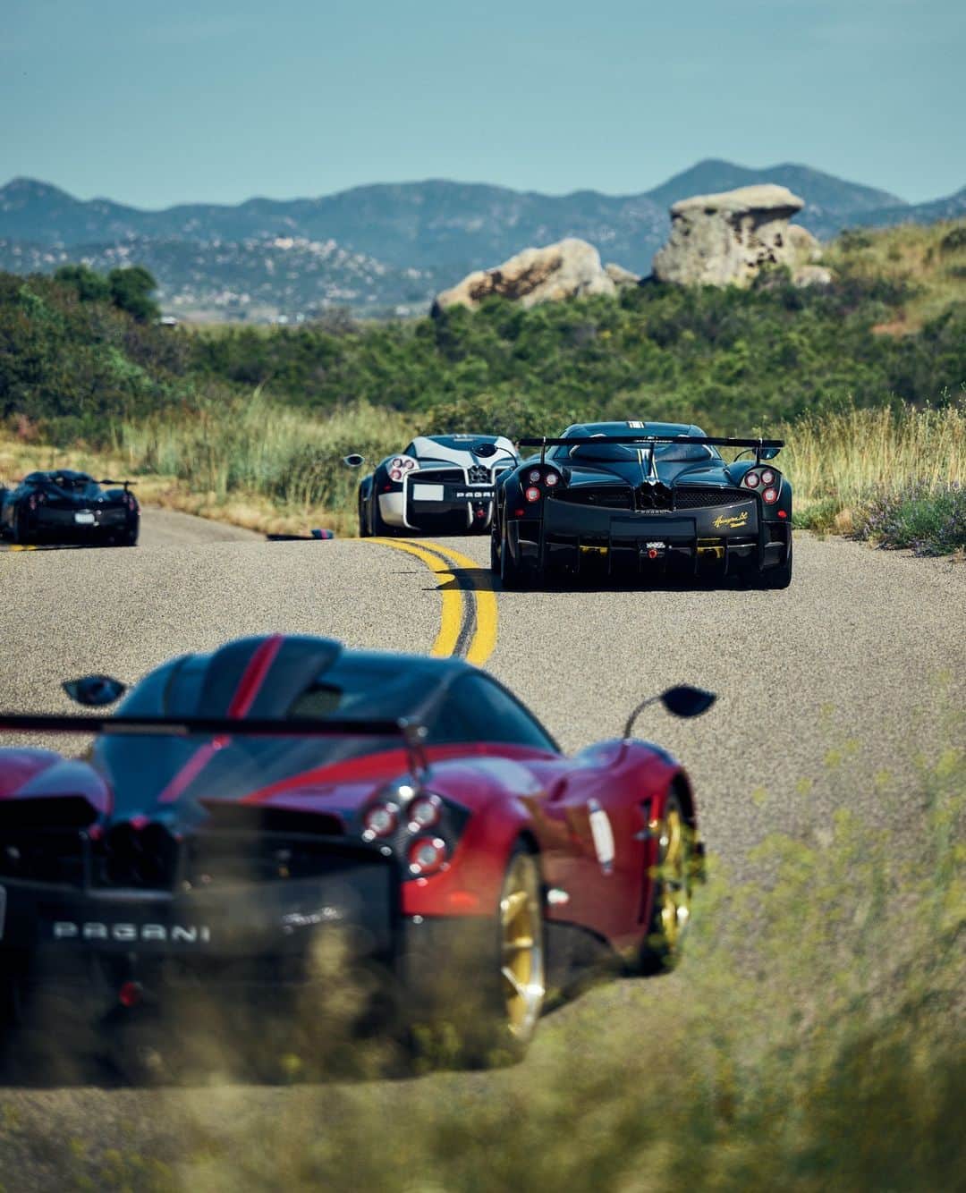 パガーニ・アウトモビリのインスタグラム：「On the road again!  The thrill of taking the wheel and enjoying a real pure driving experience: our Hypercars are ready to take on new routes and new challenges.  #Pagani #PaganiRaduno」