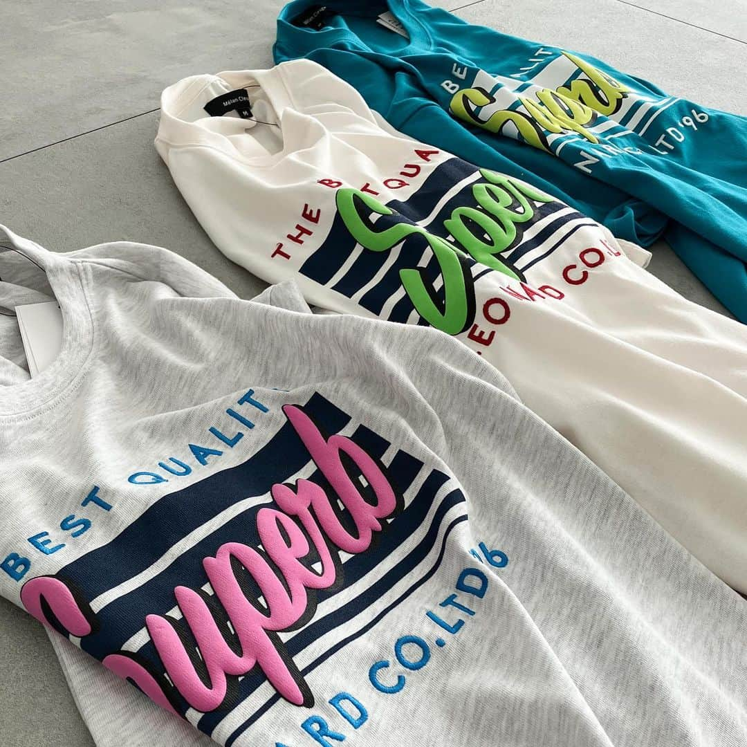 Melan Cleuge_officialのインスタグラム：「melancleuge メランクルージュ メンズ  新作Ｔシャツシリーズ  カラフルな発泡プリントが目を引く インパクトのあるＴシャツ  上下に入っている刺繍も アクセントになっています‼︎  SUPERBＴシャツ ¥4,290（tax incl.）  #melancleuge  #メランクルージュ  #ちょうどいい 大人服 #カジュアルコーデ #古着男子 #2023SS #プリントＴ #発泡プリント  #ユニセックス  #ロゴＴ #tシャツコーデ」