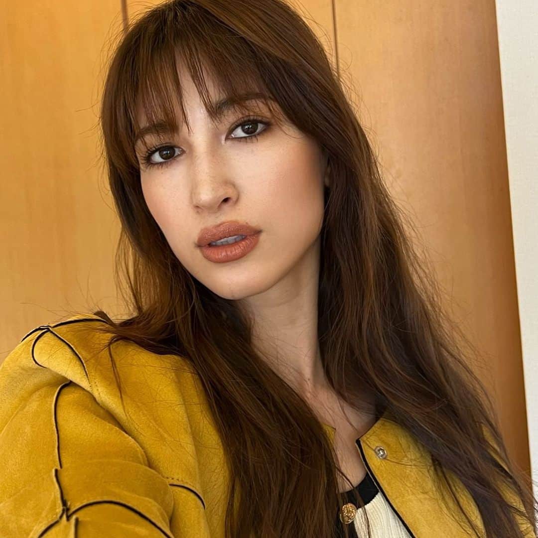 山口りさのインスタグラム：「ジュリちゃん♡  @julia.minatoya   cheek @lauramercier  rip @hudabeauty  hair @aveda」