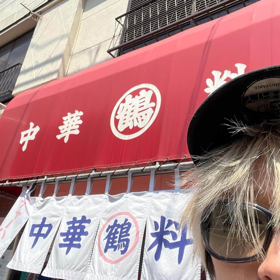 白井眞輝さんのインスタグラム写真 - (白井眞輝Instagram)「黙飯さんのYouTubeチャンネルで紹介されてました板橋区の中華料理屋「丸鶴」へ行ってきました。  チャーハンの価値観がひっくり返るくらい美味しかったです。店主も動画で見た通りの優しい方でした。 次はレタスチャーハンが食べたいですね。  #丸鶴チャーハン #黙飯チャンネル #とびこチャーハン」5月1日 19時14分 - masakishirai_alexandros