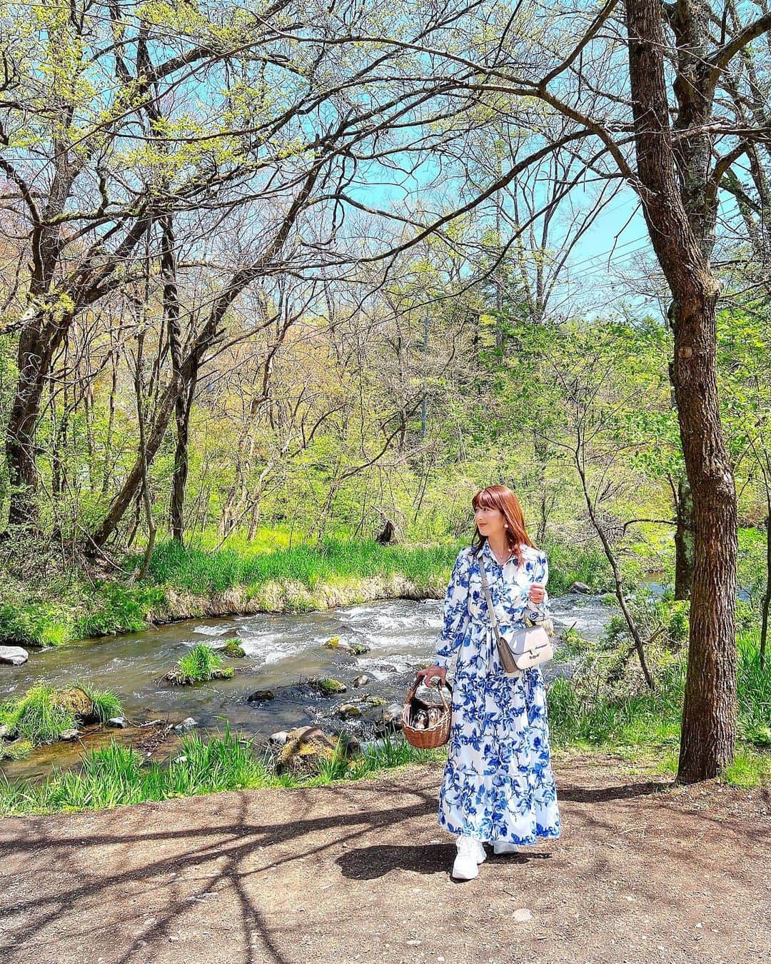 mii_stagramさんのインスタグラム写真 - (mii_stagramInstagram)「🌳FᴀSʜɪᴏɴ🌳 気付けば5月に入り 新緑の匂い立つ心地よい季節に🌱  軽井沢は桜が咲いていたり 川の流れをボーッと眺めたりと これ以上ないヒーリング効果🫶  白地にブルーの鮮やかな柄 高原リゾートにもピッタリで 歩きやすいようにスニーカー合わせ✨✨ @sheinofficial  @shein_japan   ワンピース🆔10873889 スニーカー🆔 10601643  お🉐になるクーポン【  miyuki 】 1～5,999円→15%OFF 6000円以上→20%OFF クーポン有効期限6月末迄𓂃🎀  *⑅︎୨୧┈┈┈┈┈┈┈┈┈┈┈┈┈┈┈┈୨୧⑅︎* ･ ｡ 　⭐∴｡　 　　🌟ﾟ･｡  ﾟ💫｡  　　 ✨🌟 💫 　 　　 ･ﾟ⭐｡･  　　　　⭐✨｡· 　 ⭐･｡🌟･｡✨🌟 　　　 ✨🌟 　　　　 ･ﾟ💫✨° 　　 🌟 ﾟ･｡ 💫 ｡ 　　　　　ﾟ⭐｡ﾟ✨ 🌟   #SHEINforAll #ad  #SHEIN   #shein購入品  #プチプラコーデ#プチプラファッション #きれいめコーデ #きれいめファッション #きれいめカジュアル  #スニーカー女子  #スニーカーコーデ  #ワンピース #ワンピースコーデ  #春コーデ #ママコーデ #アラフォーコーデ  #アラフィフコーデ  #40代ファッション  #50代ファッション  #大人可愛い #大人可愛いコーデ  #トレンドコーデ  #160cmコーデ  #旅行 #旅行コーデ  #自然 #景色 #風景 #はなまっぷ #ポートレート」5月1日 19時15分 - miyuki.0419.karemari