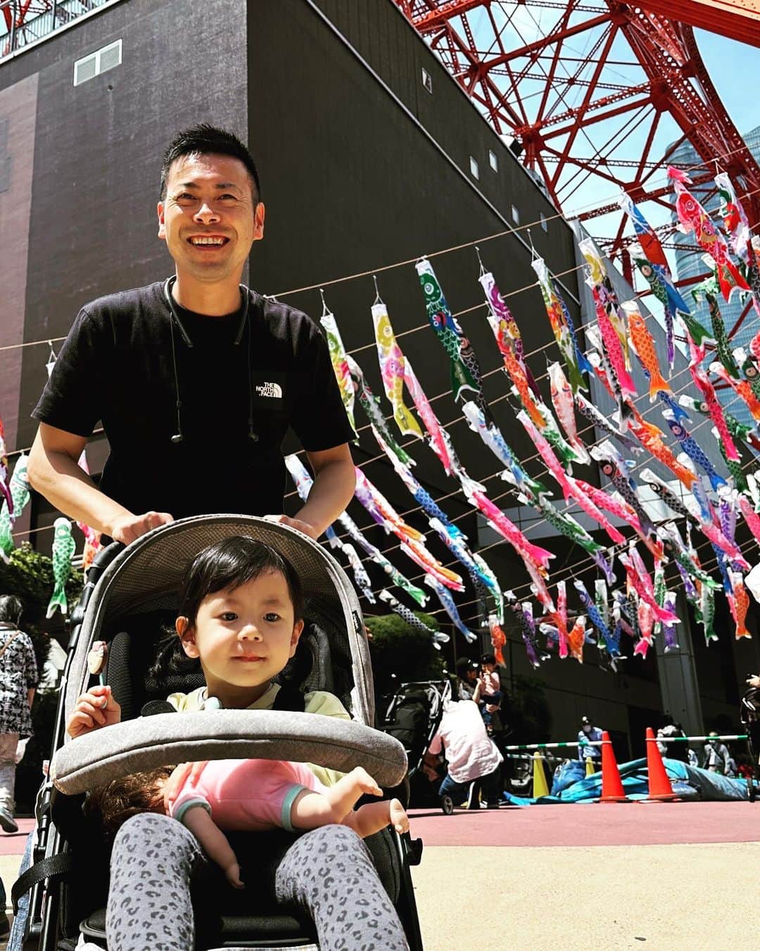 アキラ・コンチネンタル・フィーバーのインスタグラム：「こいのぼりタワー #tokyotower  #東京タワー　#こいのぼり」