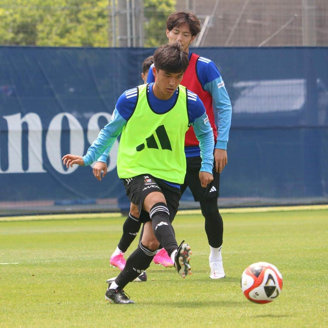 横浜F・マリノスさんのインスタグラム写真 - (横浜F・マリノスInstagram)「Working hard for Wednesday 👍 #fmarinos #宮市亮 #西村拓真 #山根陸 #上島拓巳 #藤田譲瑠チマ #角田涼太朗 #小池裕太 #マルコスジュニオール」5月1日 19時27分 - yokohamaf.marinos