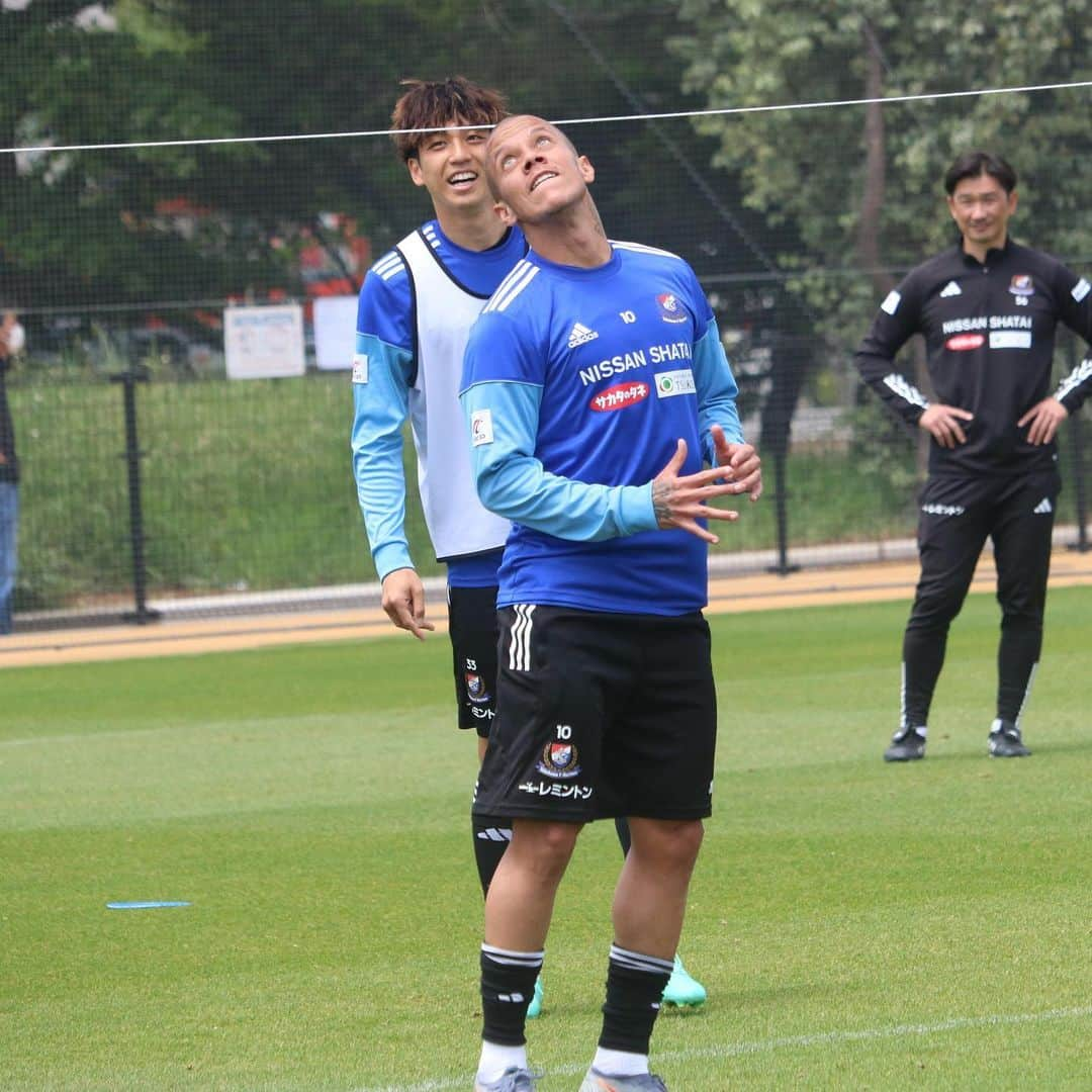 横浜F・マリノスさんのインスタグラム写真 - (横浜F・マリノスInstagram)「Working hard for Wednesday 👍 #fmarinos #宮市亮 #西村拓真 #山根陸 #上島拓巳 #藤田譲瑠チマ #角田涼太朗 #小池裕太 #マルコスジュニオール」5月1日 19時27分 - yokohamaf.marinos