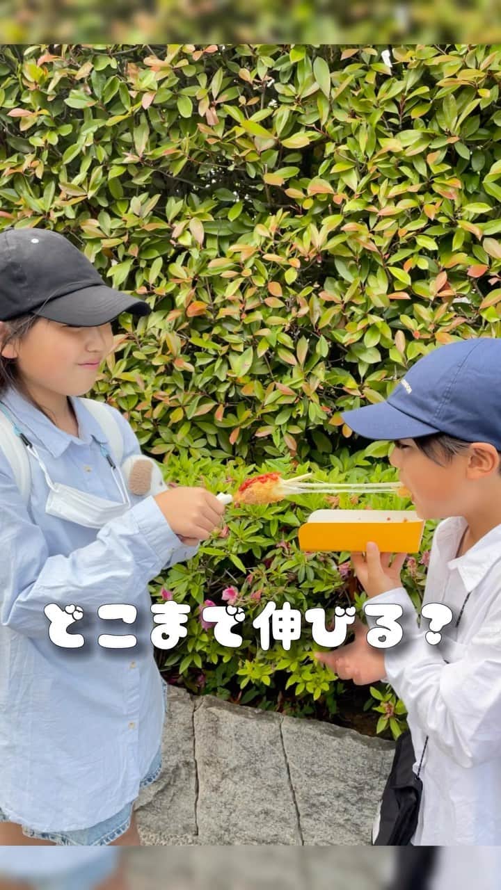 かなのインスタグラム：「． 浅草も人がたくさん戻って 賑やかで楽しかったな〜🥰 ． 屋台も出てたからそこでも色々食べたよ〜💛 チーズがどこまで伸びるかチャレンジ🤣 ． ．  #GW#浅草#浅草食べ歩き#チーズハットグ」