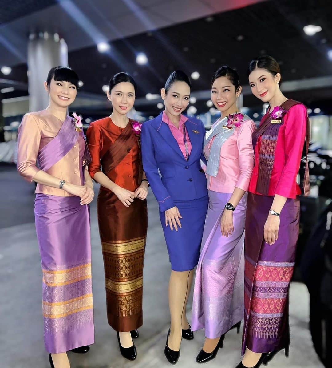 タイ航空さんのインスタグラム写真 - (タイ航空Instagram)「Happy 63rd Anniversary, Thai Airways! Our beautiful crew in traditional Thai uniforms reflects the elegance of Thai culture. We're dedicated to delivering exceptional experiences that capture the essence of Thai hospitality. Thank you for flying with us and here's to many more years of sharing the best of Thailand with the world. 🇹🇭✨   #ThaiAirways #smoothassilk #tg #63rdAnniversary #ThaiUniform #FlyWithThai」5月1日 19時28分 - thaiairways