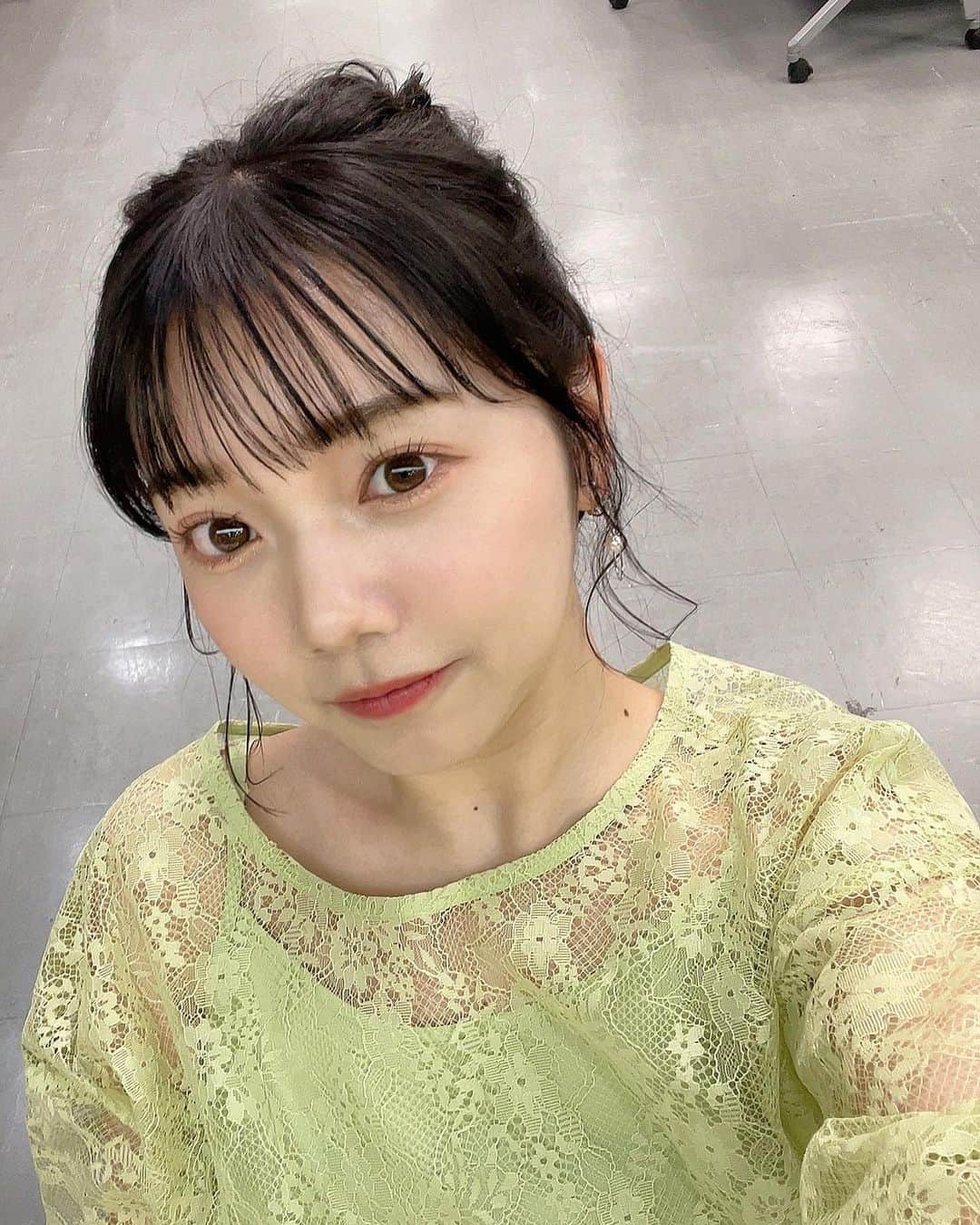 日向未来さんのインスタグラム写真 - (日向未来Instagram)「🧚‍♂️🧚‍♂️  久しぶりのおだんごちゃんにしてもらいました🍡😙  ♛スタジオ衣装♕  ワンピース @creolme_official @rosebud_official_  スカート @rrr_tokyo  #王様のブランチ #tbs #日向未来 @mirai_hinata.official」5月1日 19時38分 - mirai_hinata.official