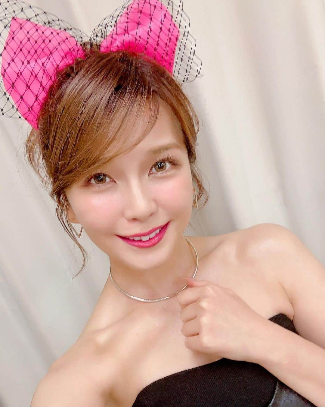 宇野実彩子さんのインスタグラム写真 - (宇野実彩子Instagram)「. 昼の部と夜の部の七変化も課題だったトークショーツアー🪞🪄︎︎  力を尽くしてくださったヘアメイク＆スタイリストチームに ほんとに感謝します🙏✨️  これからのバースデーイベントも秋のツアーでも、 カッコイイも可愛いも綺麗もナチュラルもぜーんぶ全力トライしてたいです💪🏻💕   #うのとーく」5月1日 19時48分 - misako_uno_aaa