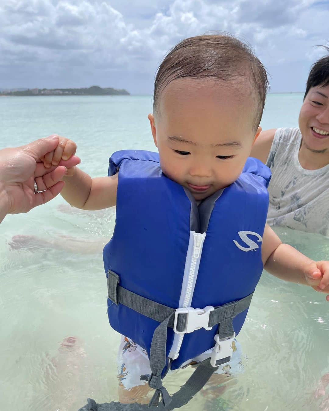 菊池沙都さんのインスタグラム写真 - (菊池沙都Instagram)「久しぶりの海外はグアム✈️ 東京から4時間かからず 時差はたった＋1時間で 初めての子連れ海外に最適な環境でした🥹👏✨  わくは海もプールも すごくすごく楽しんでて嬉しかったなあ🥰❤️ 海も綺麗で遠浅で子供も遊べたよ👶🏻💙  #2023#spring #子連れ海外#子連れ海外旅行#子連れ旅行 #グアム#グアム旅行#子連れグアム旅行#🇬🇺 #海#プール#ウェスティンリゾートグアム  #wakuwakudays」5月1日 19時43分 - satochin30