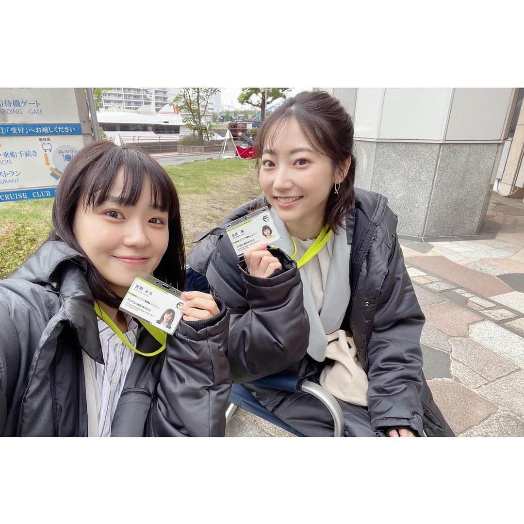 奈緒のインスタグラム：「. TVerお気に入り登録数が 100万人を超えたそうです…バンザイです。 感謝を込めて、このインスタグラムに辿り着いた方だけに 社員証をお見せします。 入社した頃のみちと華ちゃん。若い🌱 . #あなたがしてくれなくても #華ちゃんかわいい #らぶです」