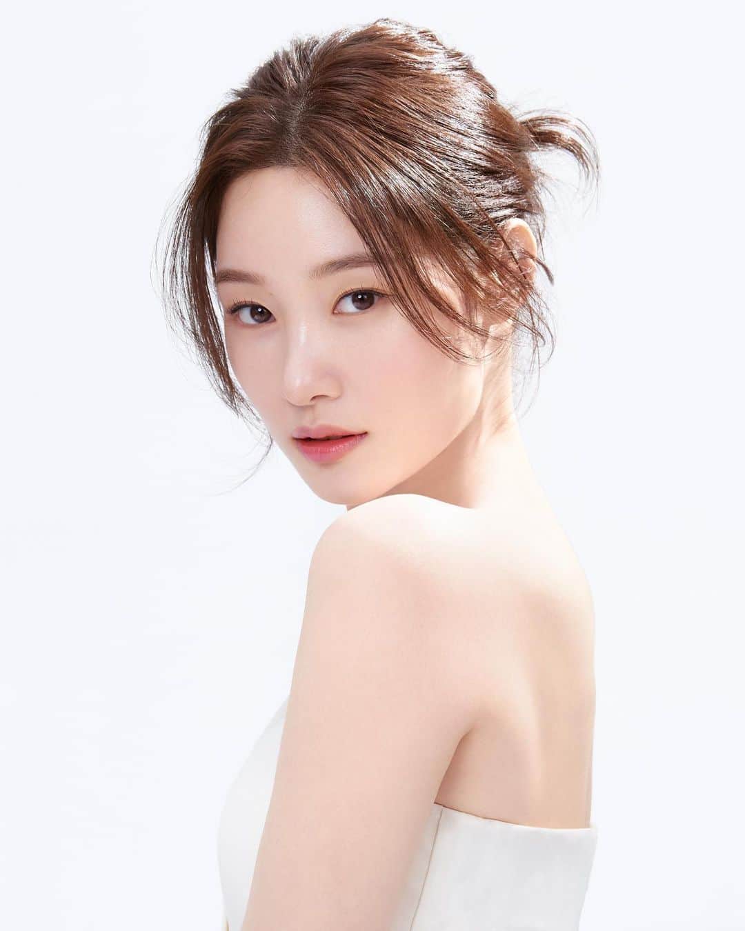 のインスタグラム：「Nutritious💖Esteelauder🤍」
