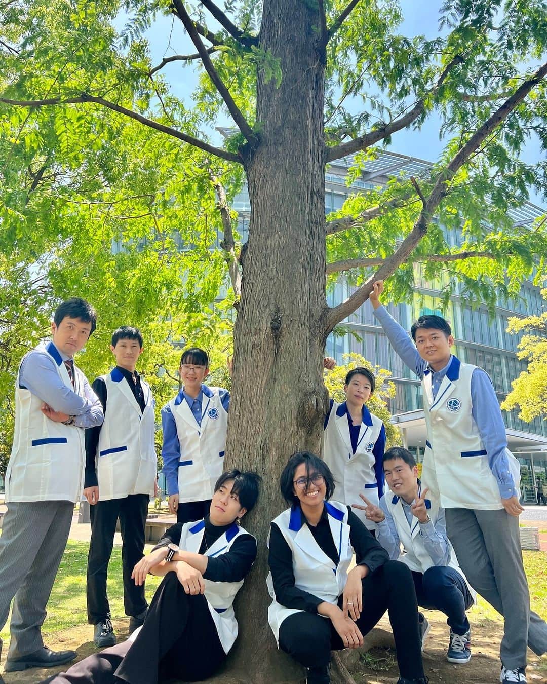 Miraikan, 日本科学未来館さんのインスタグラム写真 - (Miraikan, 日本科学未来館Instagram)「【新しい仲間たちが #未来館 に☺】 4月にやってきた新しい #科学コミュニケーター の8名を紹介📷  古脊髄動物学や科学技術史、芸術などさまざまな分野に携わってきた背景を持つユニークな仲間たちです。 チームワークもばっちりで、撮影のポーズもみんなで決定！ まずは常設展内で皆さんといろいろな対話をしていきます。見かけたらぜひ声をかけてくださいね✨  #日本科学未来館 #Miraikan #科学館 #sciencemuseum #科学コミュニケーター #sciencecommunicator #科学コミュニケーション #sciencecommunication #お台場 #東京テレポート駅 #東京国際クルーズターミナル駅 #テレコムセンター駅 #博物館 #ミュージアム #museum #サイエンスコミュニケーター」5月1日 20時00分 - miraikan