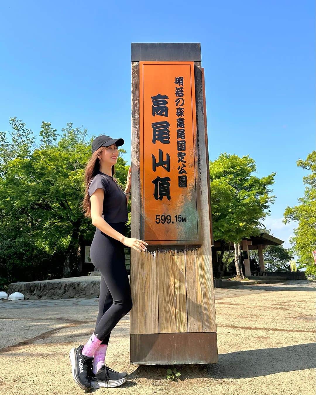 佐達ももこさんのインスタグラム写真 - (佐達ももこInstagram)「高尾山のぼったぞー🏔  6号コースしっかり登って １時間くらい！  いい運動でした🏋️‍♀️  空気が本当に綺麗で、小旅行気分。 東京にもこんな場所があるんだな〜🌿  #高尾山#高尾山山頂」5月1日 20時00分 - sadamomodayo