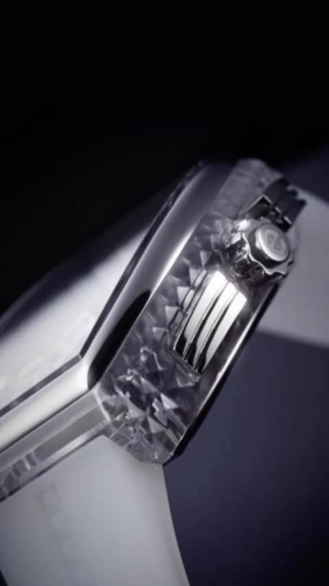 Tendencejapanのインスタグラム：「Tendence PIRAMIDE  TY860004K 69,300(tax in)   シースルーのクルー・ド・パリ(ピラミッド型部分)はさまざまな表情を生み出し、厚みのあるケースサイドを煌びやかに飾ります。 スポーティなシリコンストラップとケースは滑らかに接続され、ケースとの一体感を高めるよう風防にもカーブをつけ、腕に心地よくフィットする最適な形状に仕上げています   #tendence #テンデンス #腕時計 #ウォッチ #watch #時計 #luxurywatch #luxury #mensfascion #mensaccessory #mensstyle #ラグジュアリーウォッチ #ユニーク #ラグジュアリースポーツ #ラグスポ」