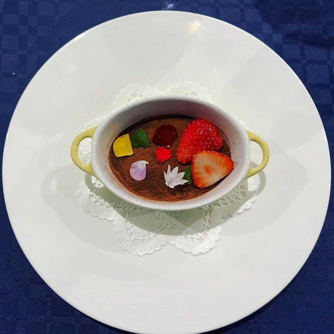 落合萌さんのインスタグラム写真 - (落合萌Instagram)「🍫🌼🍓🌺🥄  #sweets」5月1日 20時14分 - moe_ochiai